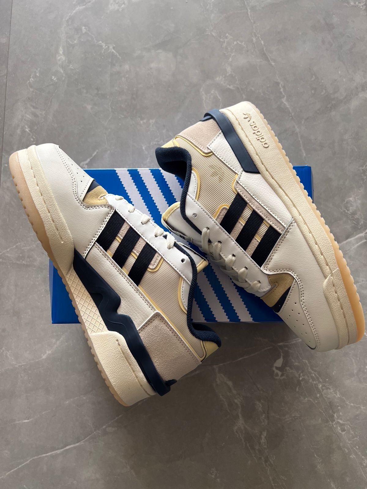 Exhibit Low Sneakers 4 Color Options 6 Exhibit Low Sneakers