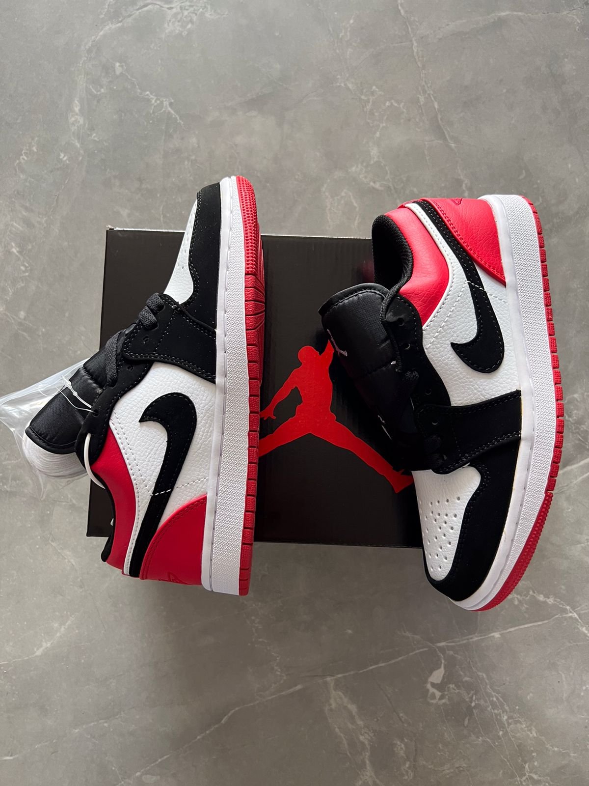 Cut Low Full Leather Sneakers 2 Color