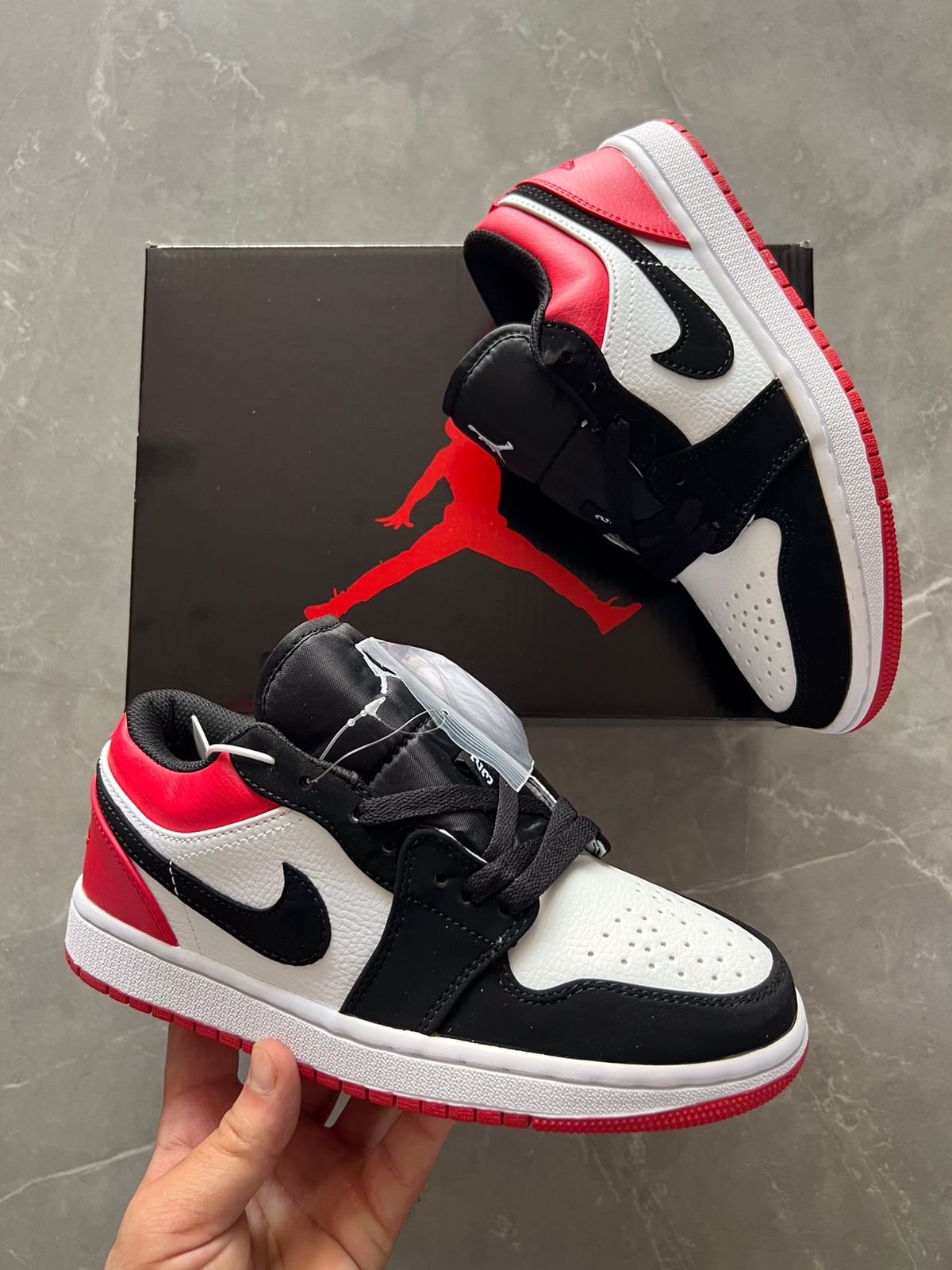 Cut Low Full Leather Sneakers 2 Color