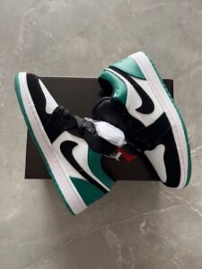 Cut Low Full Leather Sneakers 2 Color