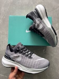 Invincible Run 3 Sneakers 4 Colors