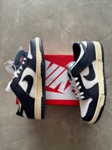 SB Dunk Vintage Navy Sneakers