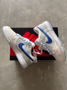 SB Dunk Hyper Royal Sneakers in Stock