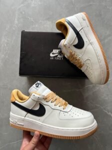 Airforce One Beige Black Sneakers