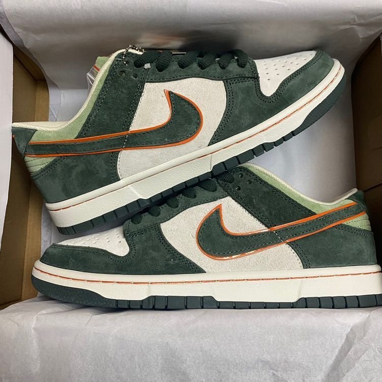 SB Dunk Low X Otomo Katsuhiro Shoes