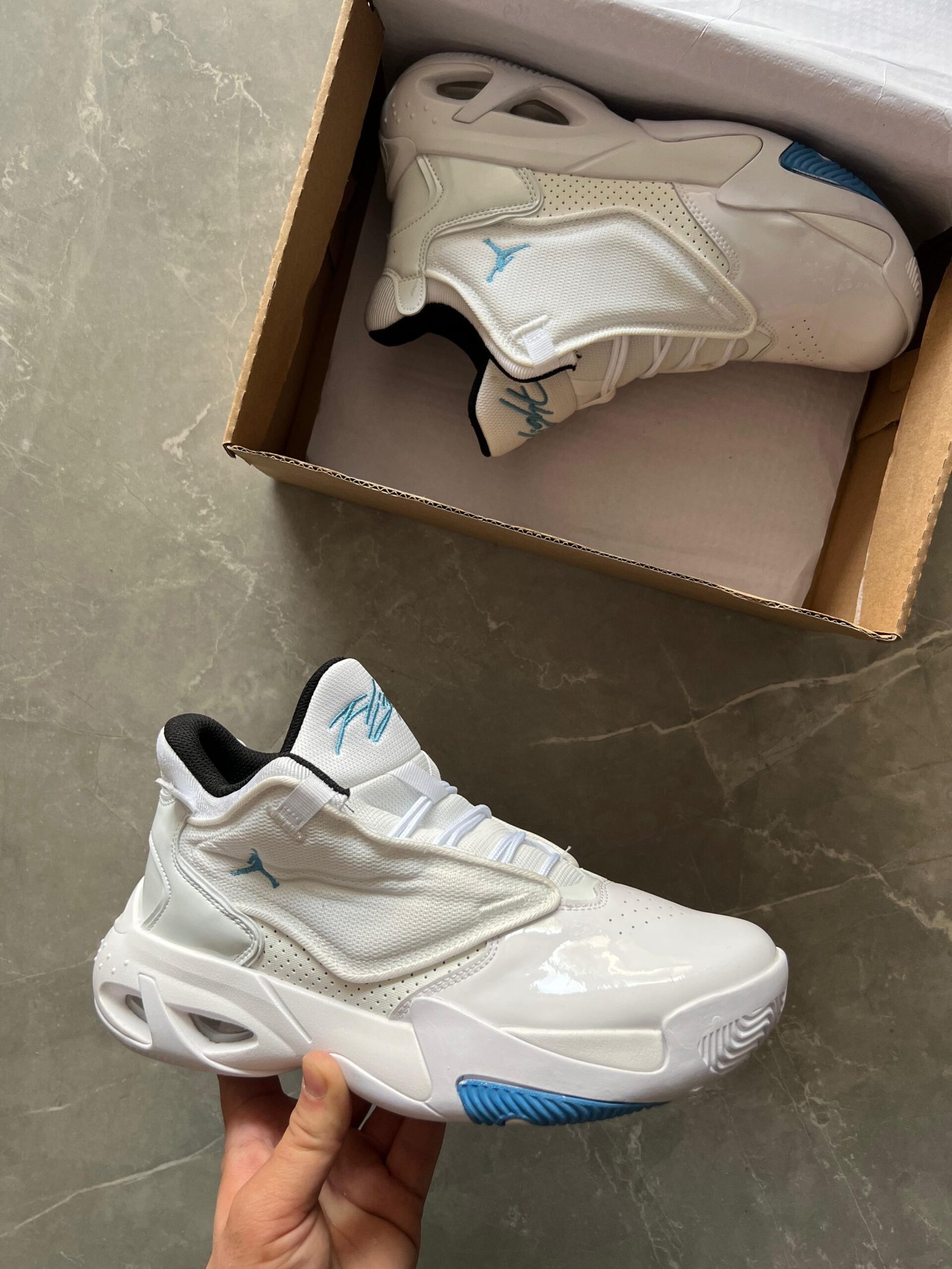 Airmax Aura 4 Sneakers 3 Colors