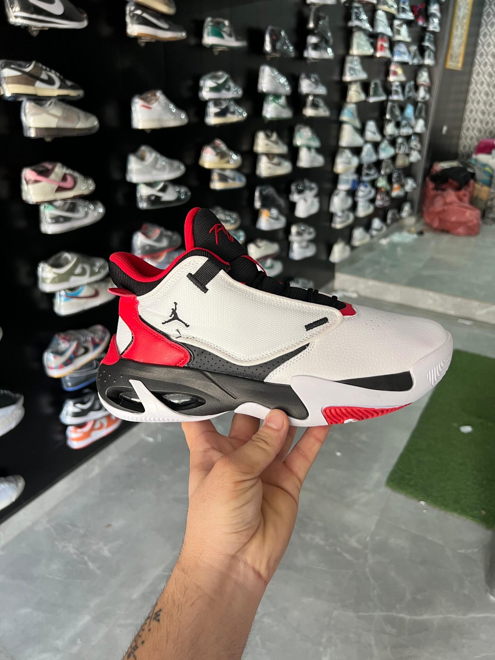 Airmax Aura 4 Sneakers 3 Colors