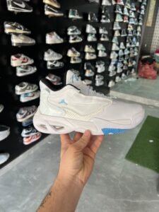 Airmax Aura 4 Sneakers 3 Colors