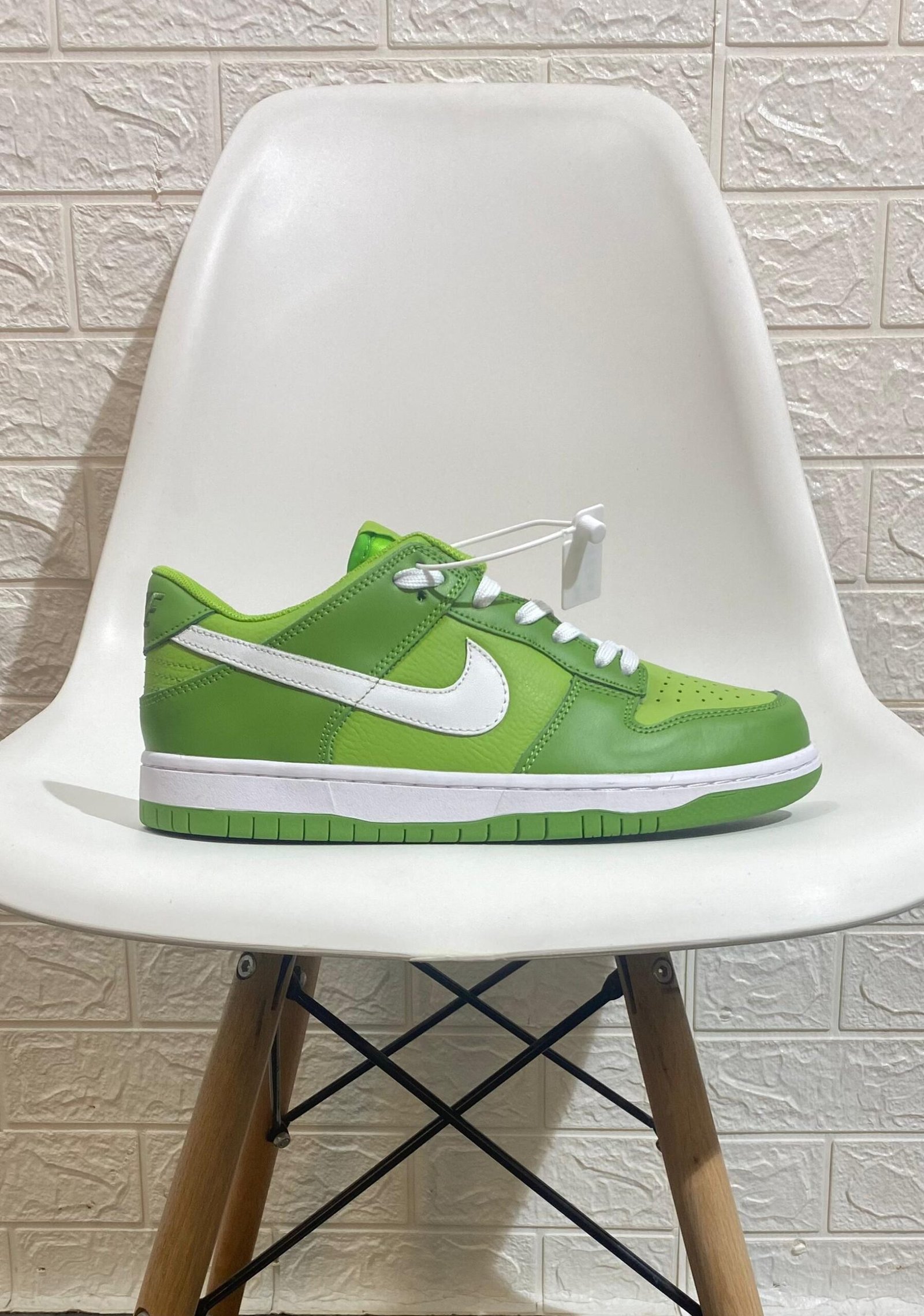 Dunk Green Chlorophyll Sneakers In Stock (1) Dunk Green Chlorophyll Sneakers In Stock
