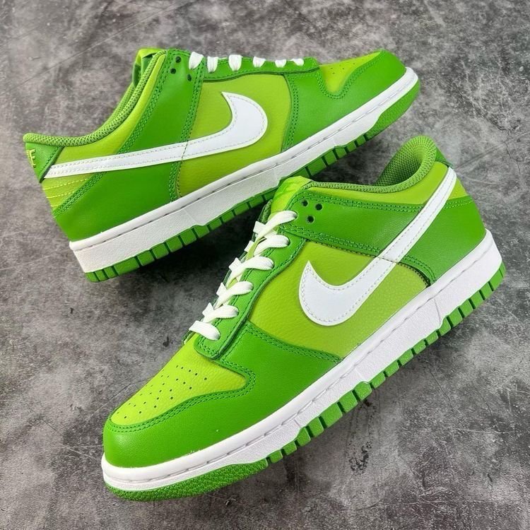 Dunk Green Chlorophyll Sneakers In Stock (2) Dunk Green Chlorophyll Sneakers In Stock