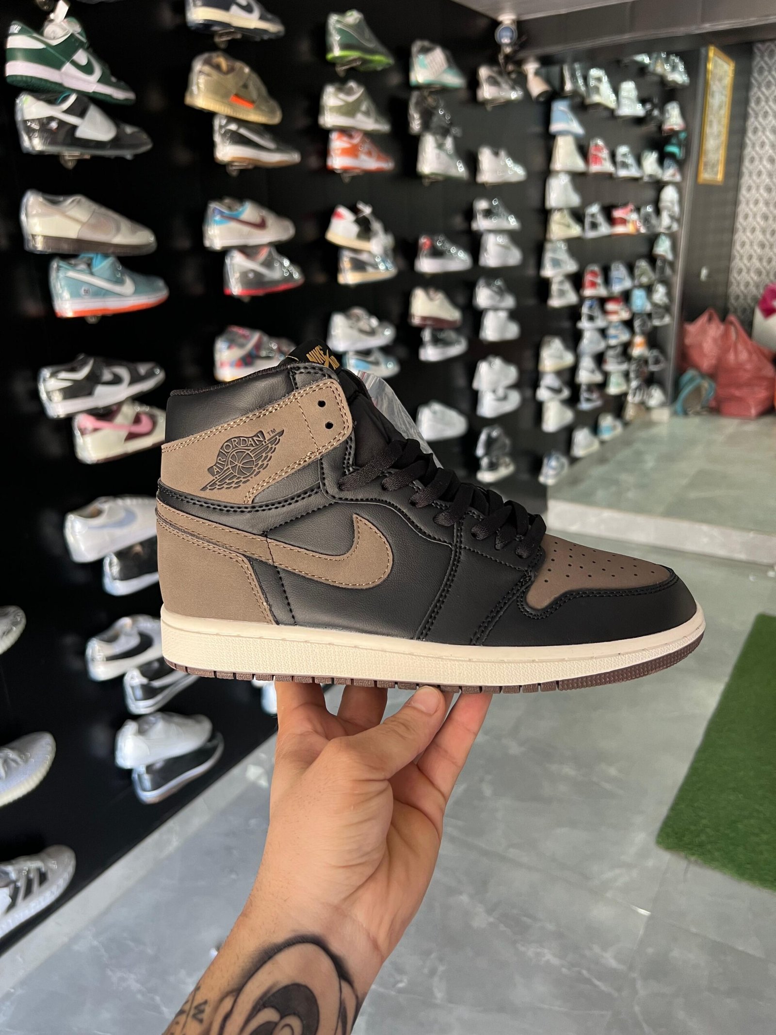 Retro One High Palomino Sneakers For Boys (1) Retro One High Palomino Sneakers For Boys