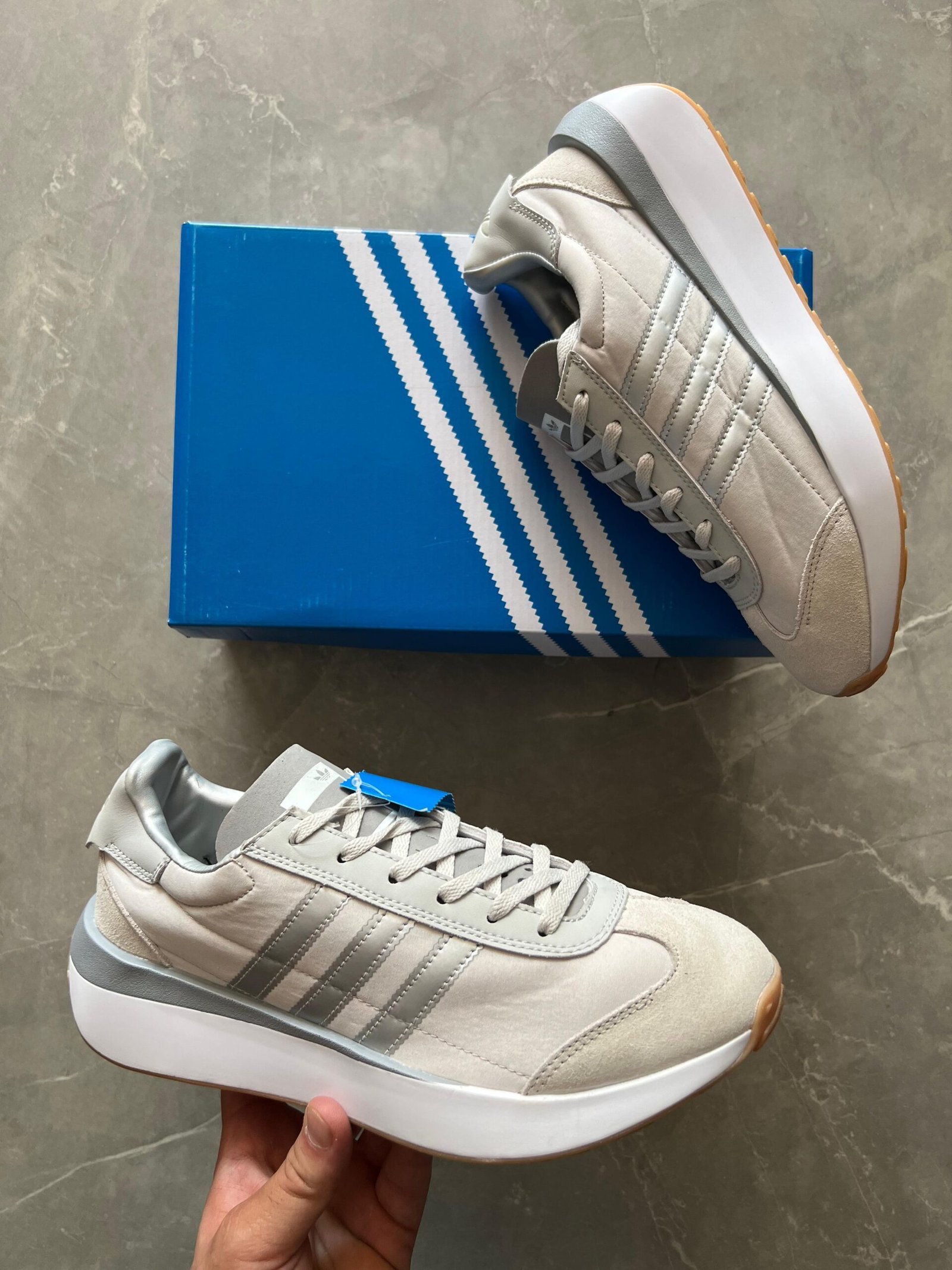 Imported Country Xlg Sneakers 5 Colors