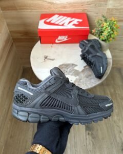 Zoom Vomero 5 Anthracite Edition Sneaker