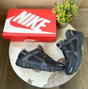 Zoom Vomero 5 Anthracite Edition Sneaker