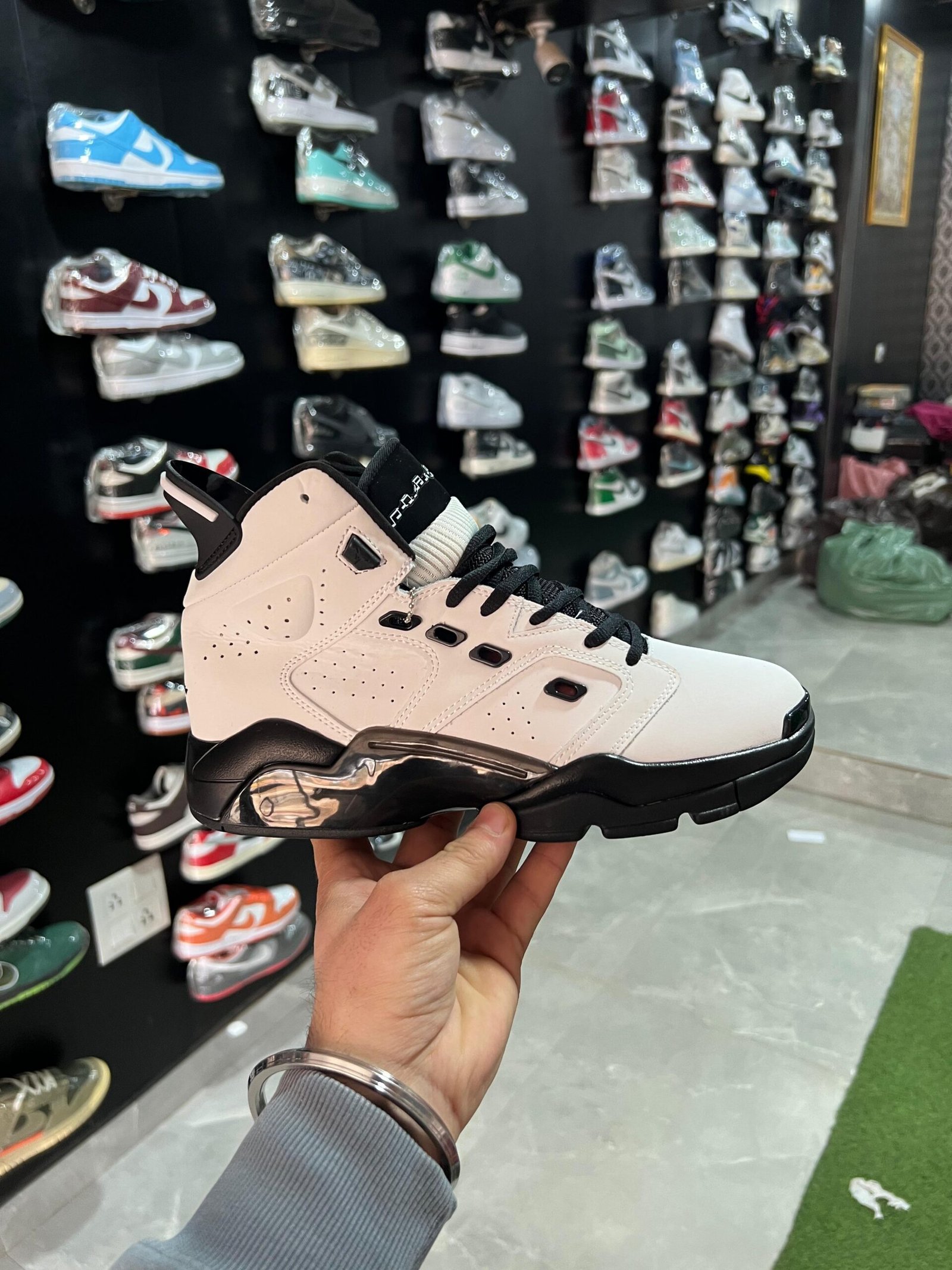 Imported 17 June Latest Sneaker 2 Colors