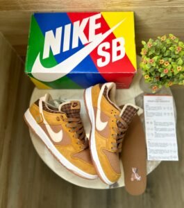 SB Dunks Low Teddy Bear Sneakers