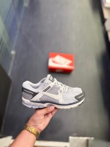 Zoom Vomero 5 Wolf Grey Sneakers For Boys (3)