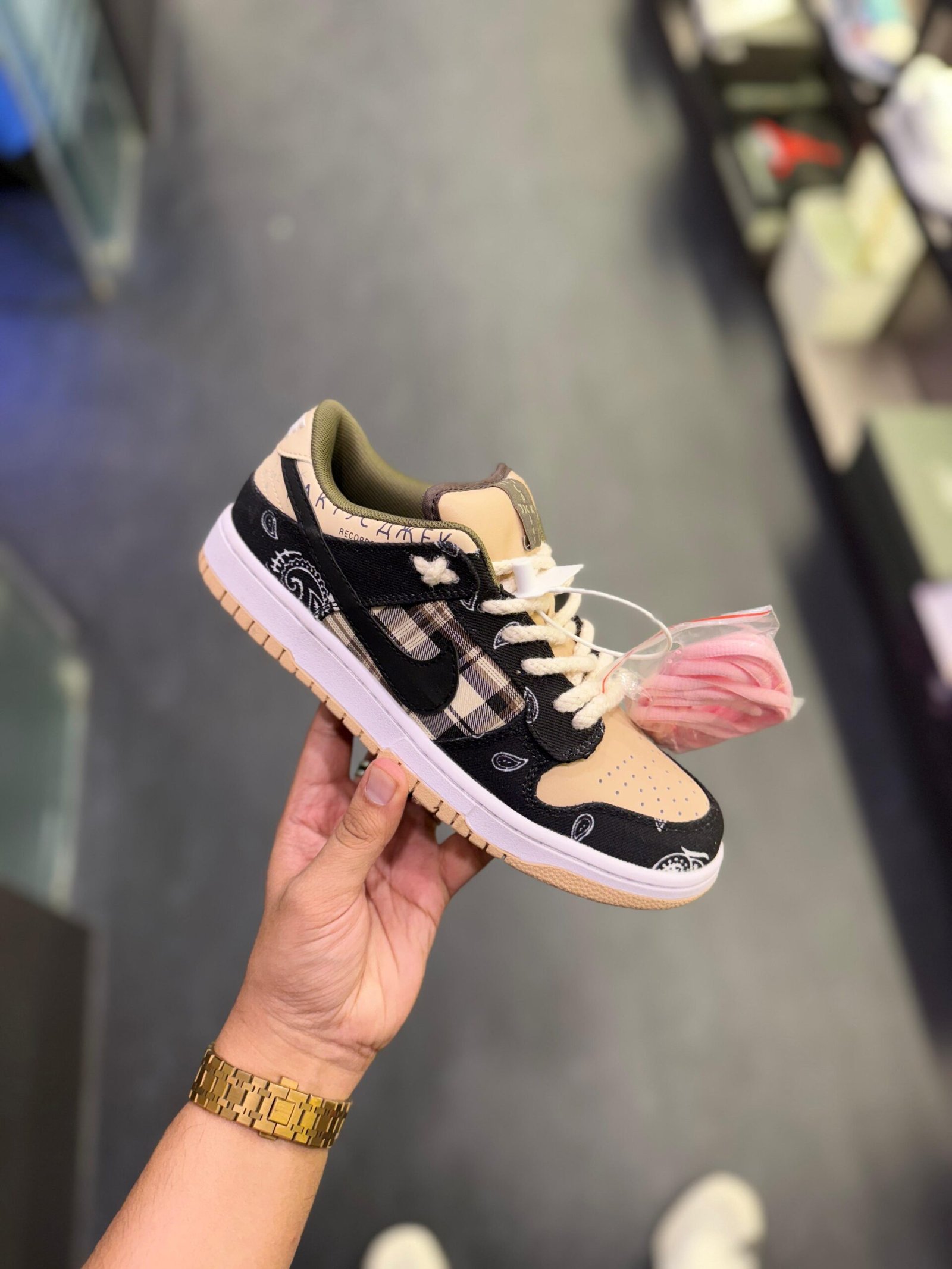 SB Dunk Travis Scott Street Shoes (2) SB Dunk Travis Scott Street Shoes (2)