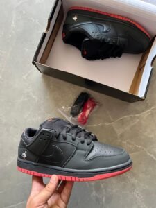 SB Dunk Black Pigeon Sneakers Limited Stock