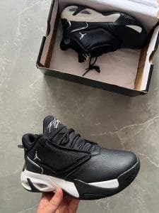 Airmax Aura 4 Sneakers 4 Colors