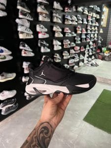 Airmax Aura 4 Sneakers 4 Colors