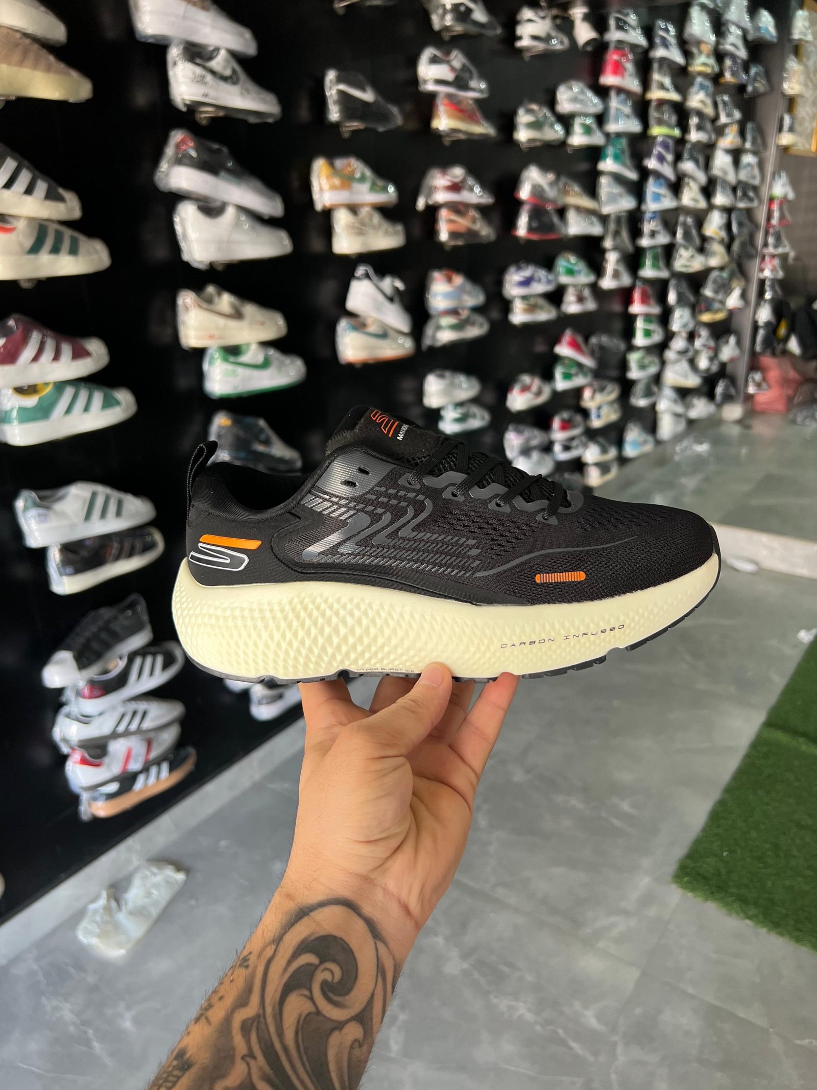 Hyperburst Carbon infused Sneakers (5) Hyperburst Carbon infused Sneakers