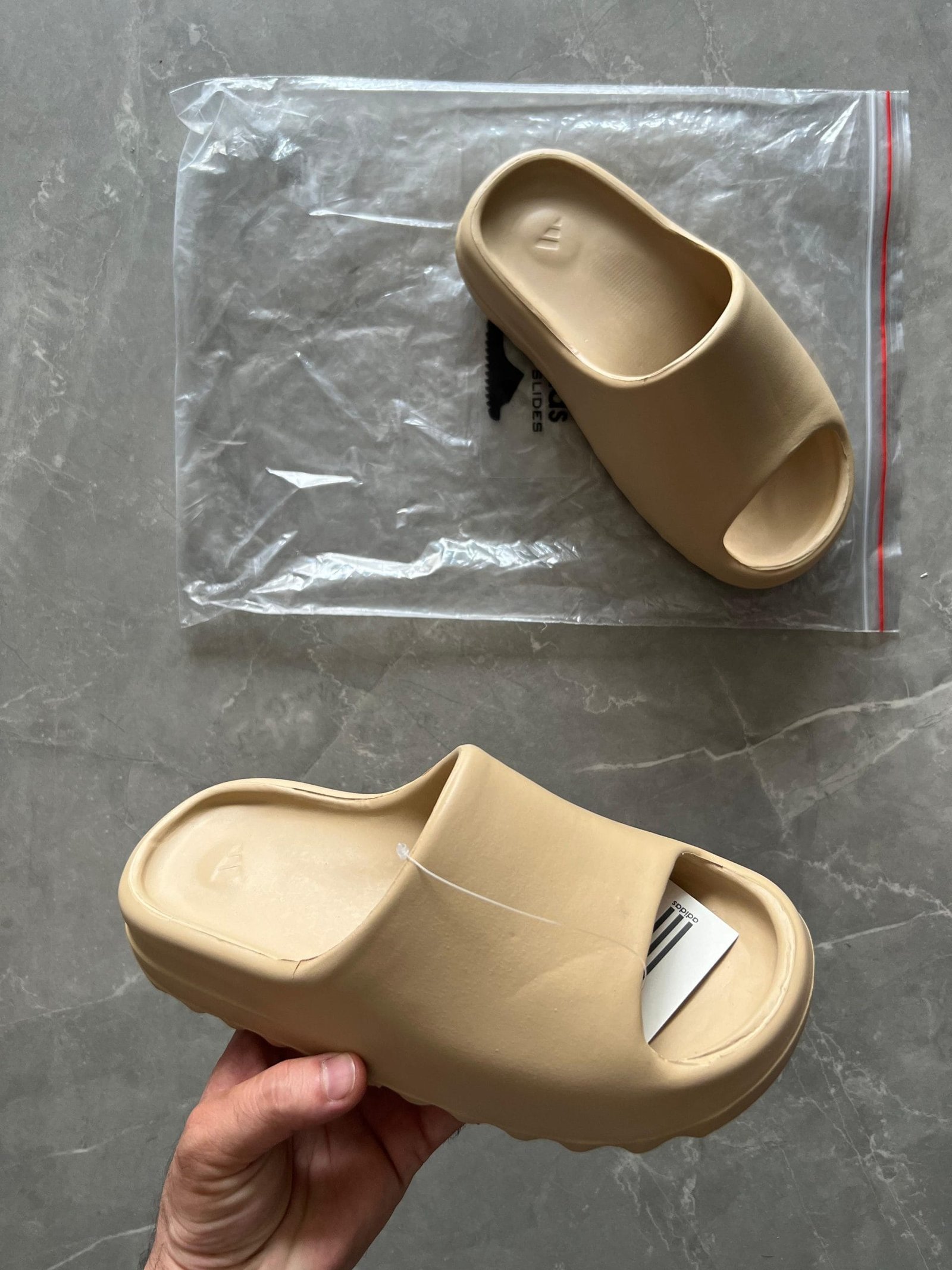 Yezzy Slide 350 For Boys On Sale 2 Colors (1) Yezzy Slide 350 For Boys On Sale 2 Colors