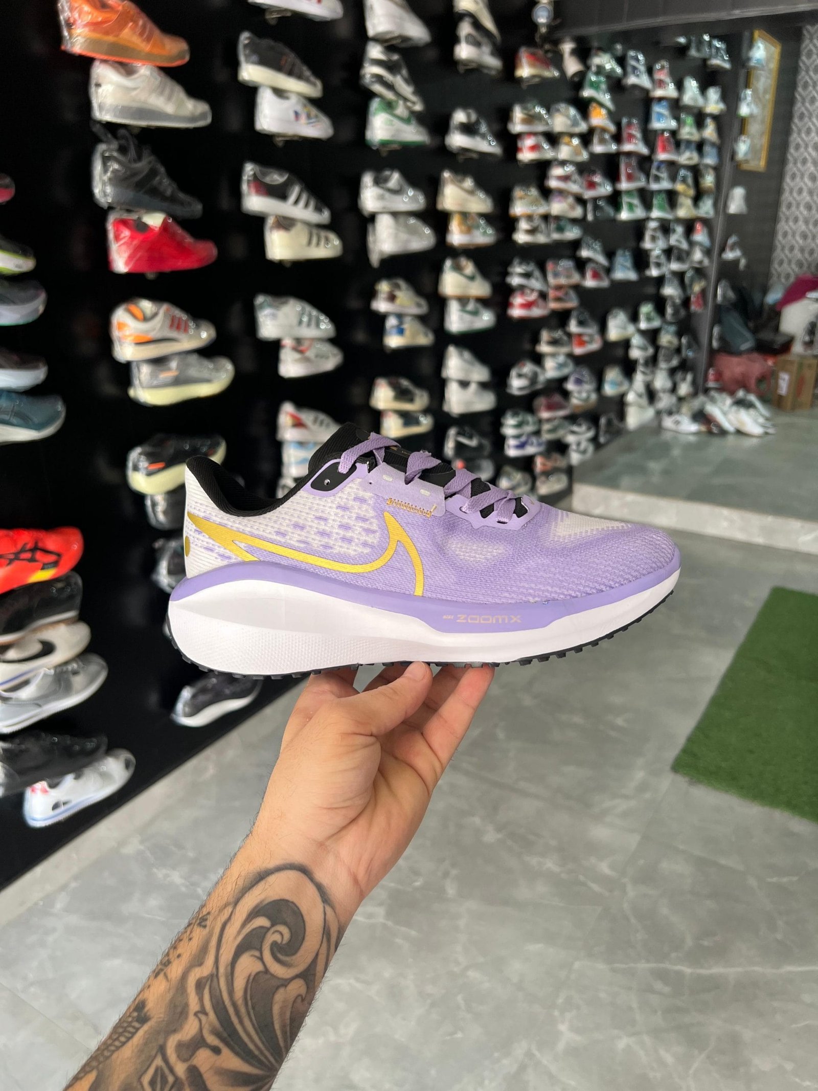 Zoom Vomero 17 Sneakers On Sale 3 Colors