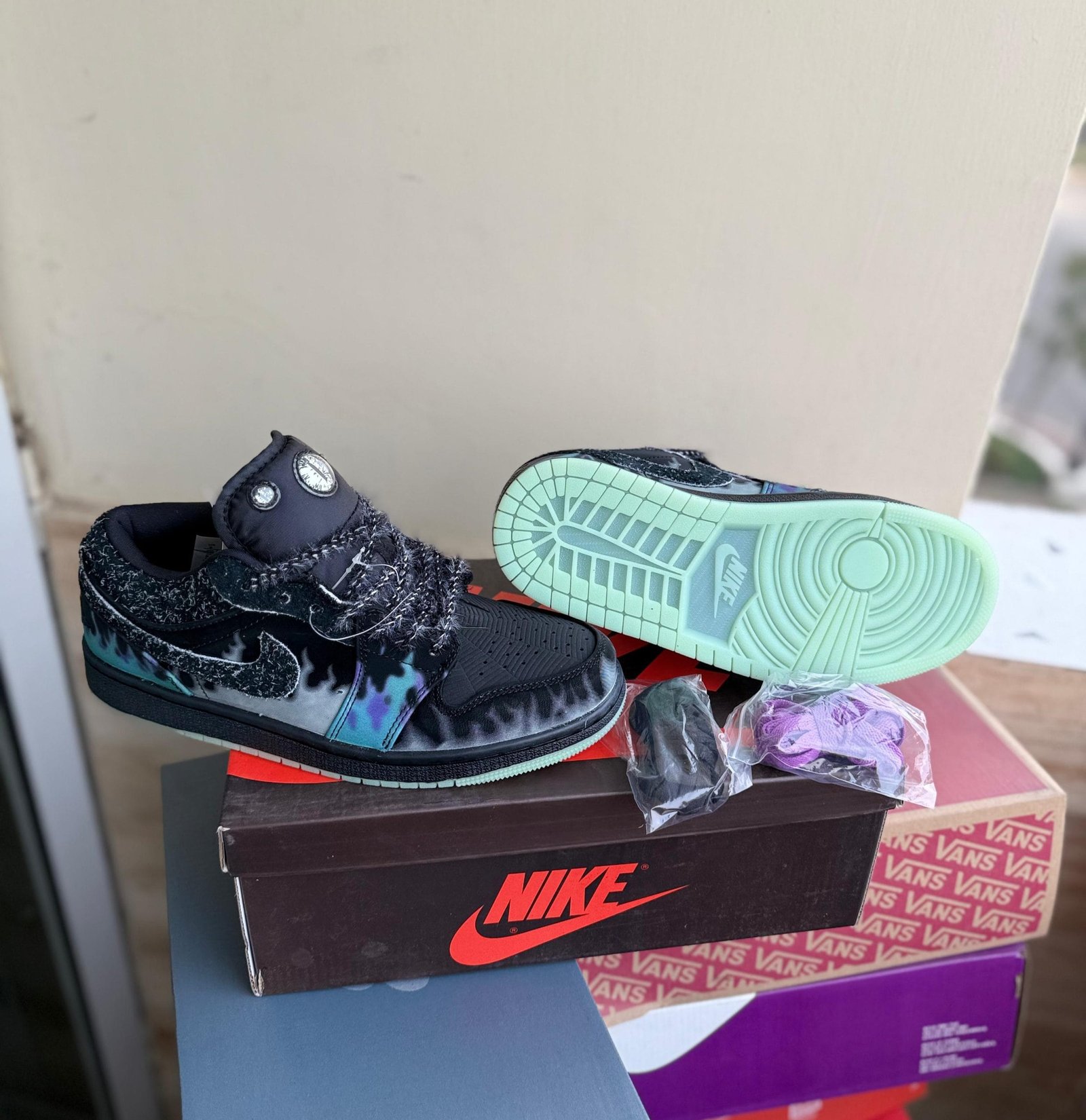 Low Halloween Black Cat Sneakers (1) Low Halloween Black Cat Sneakers