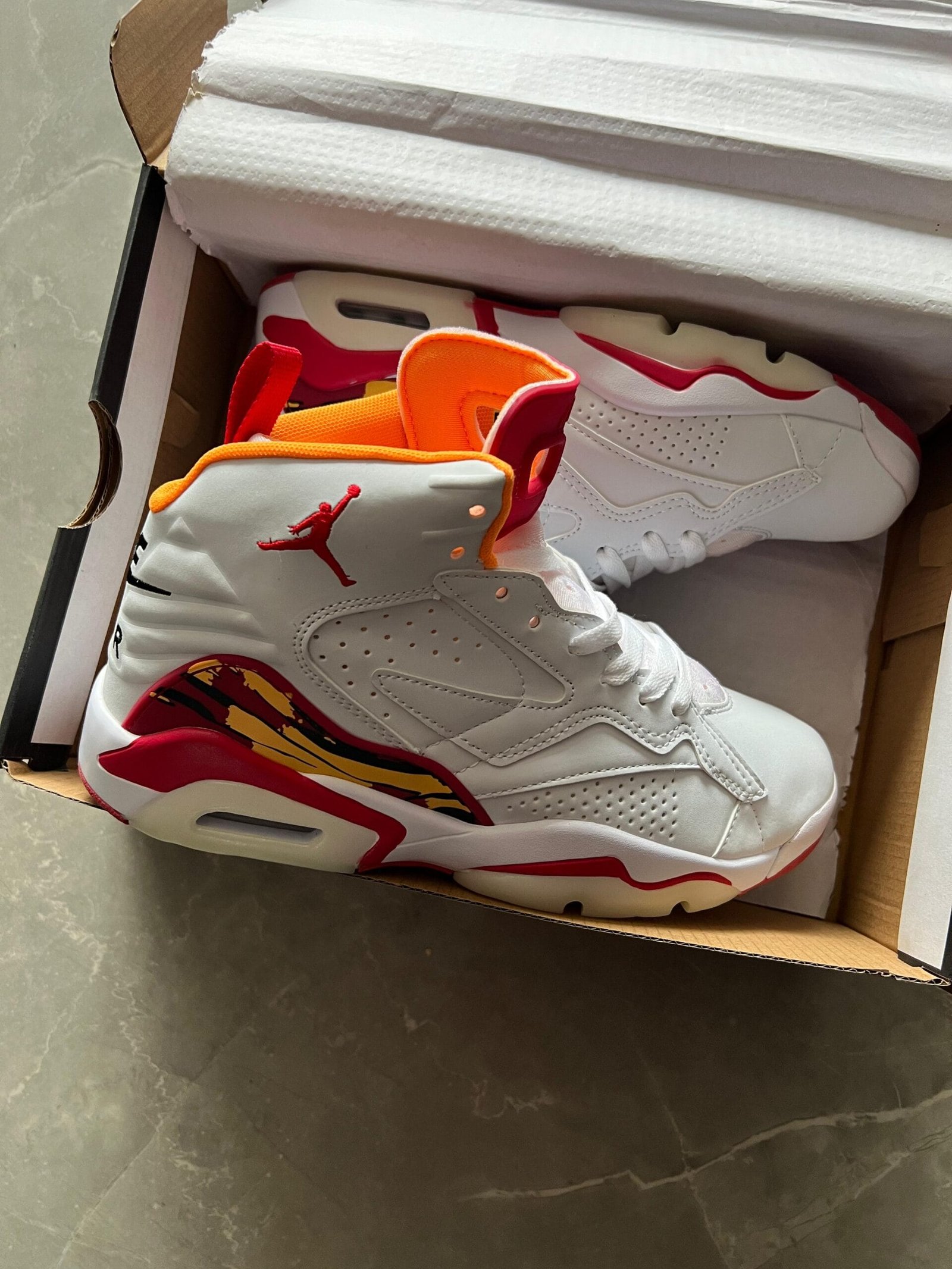 Jumpman Cardinal Red Retro 6 Sneakars (2) Jumpman Cardinal Red Retro 6 Sneakars