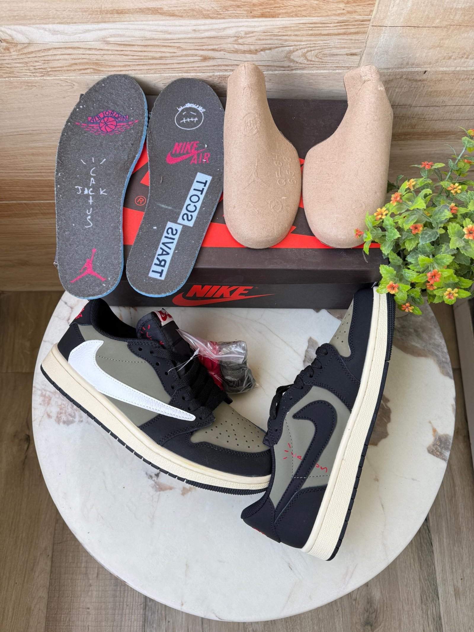 Low Travis Scott Olive Green Sneakers