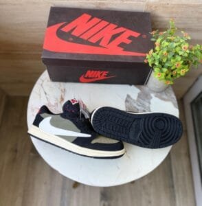 Low Travis Scott Olive Green Sneakers