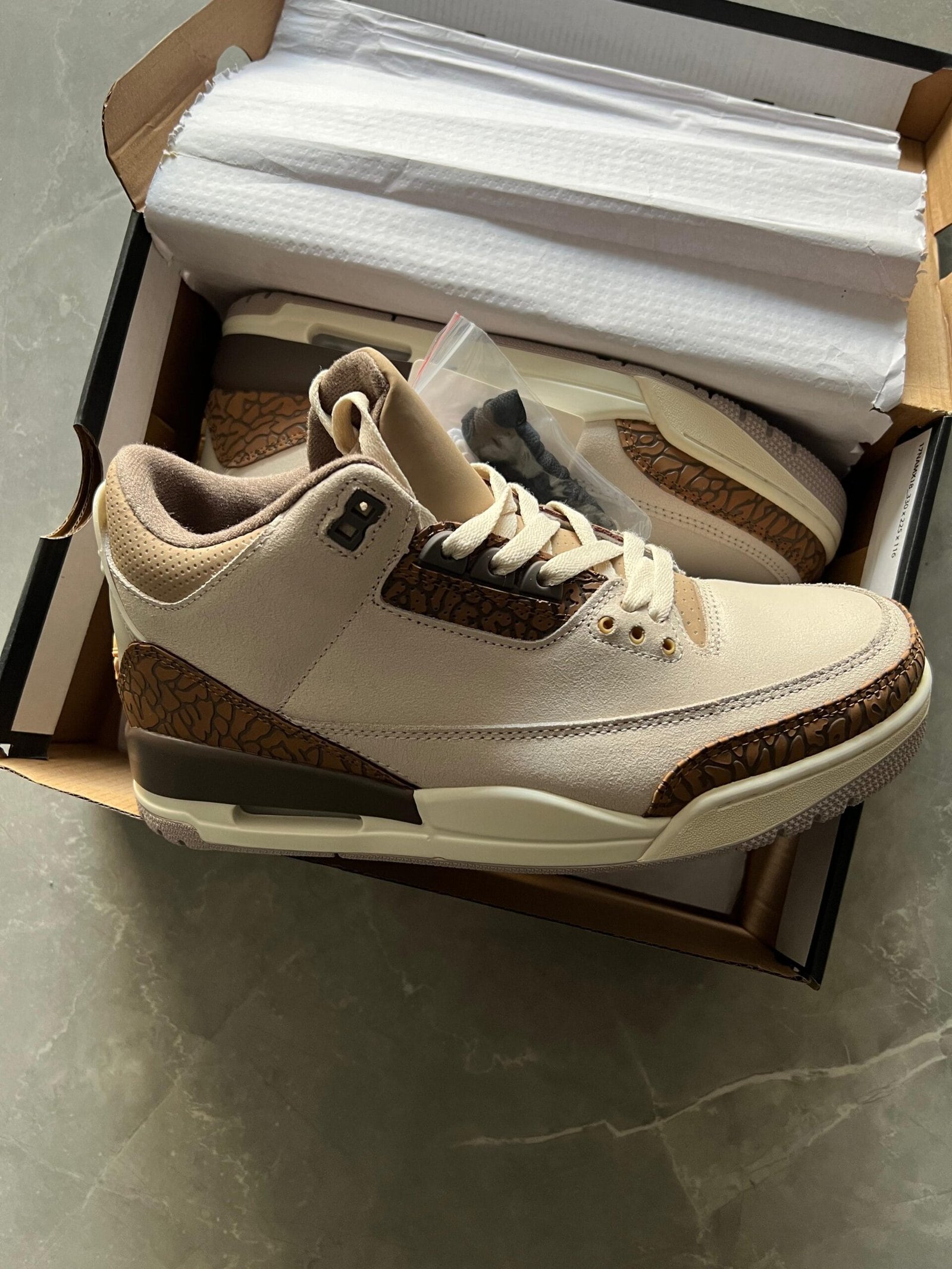 Retro 3 Palomino Sneaker Limited Stock (2) Retro 3 Palomino Sneaker Limited Stock