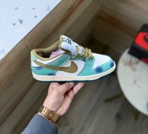 SB Dunk Chameleon Sneakers For Boys