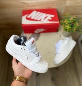 Sb Dunk Tripple White Sneakers On Sale (2)