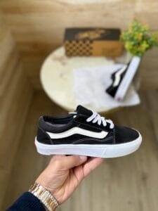Old Skool Black Classic Skate Shoes (2)