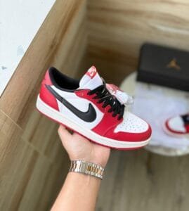 Retro One Low Chicago Sneakers On Sale (1)