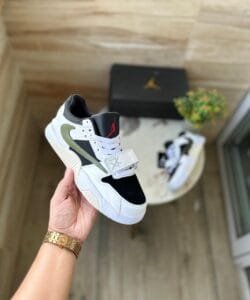 Travis Cut The Check Noire Sneakers For Boys (1)