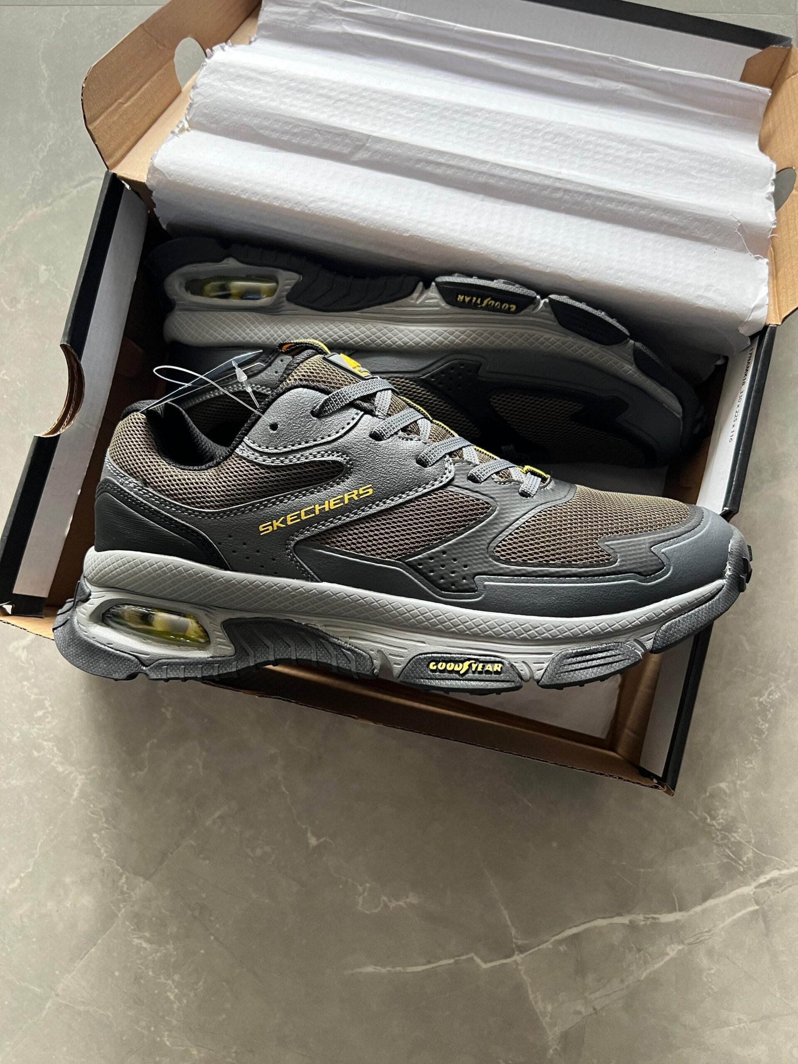 Sleek Envoy Sneaker For Boys 2 Colors