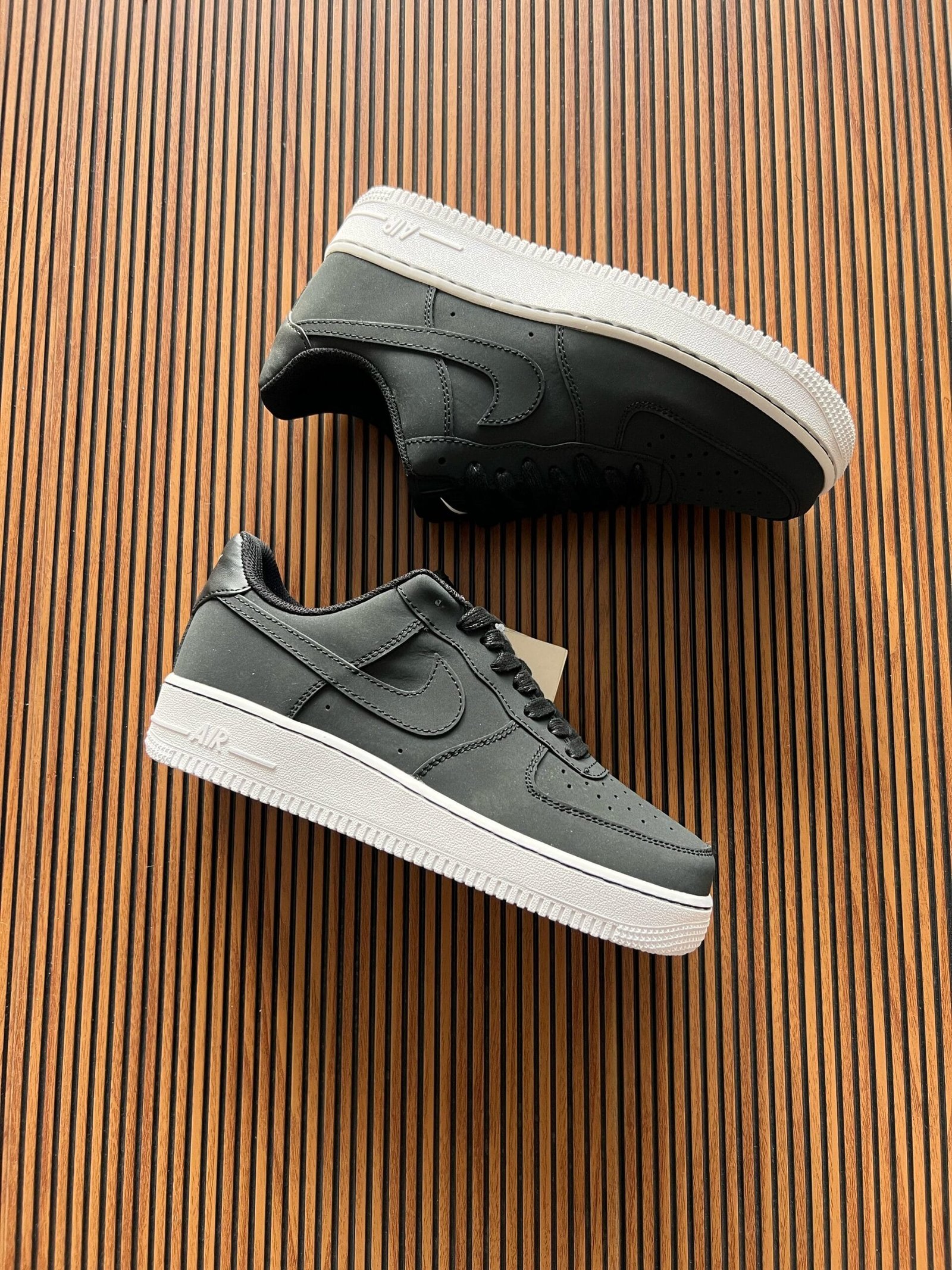 Black Air Force And White Sole Sneakers For Boys (2)