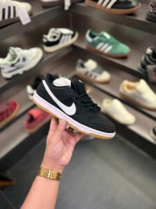 Sb Dunk Low Fog Black Gum Sneakers (2)