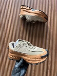 Zoom Vomero Roam Sneakers On Sale 2 Colors (2)