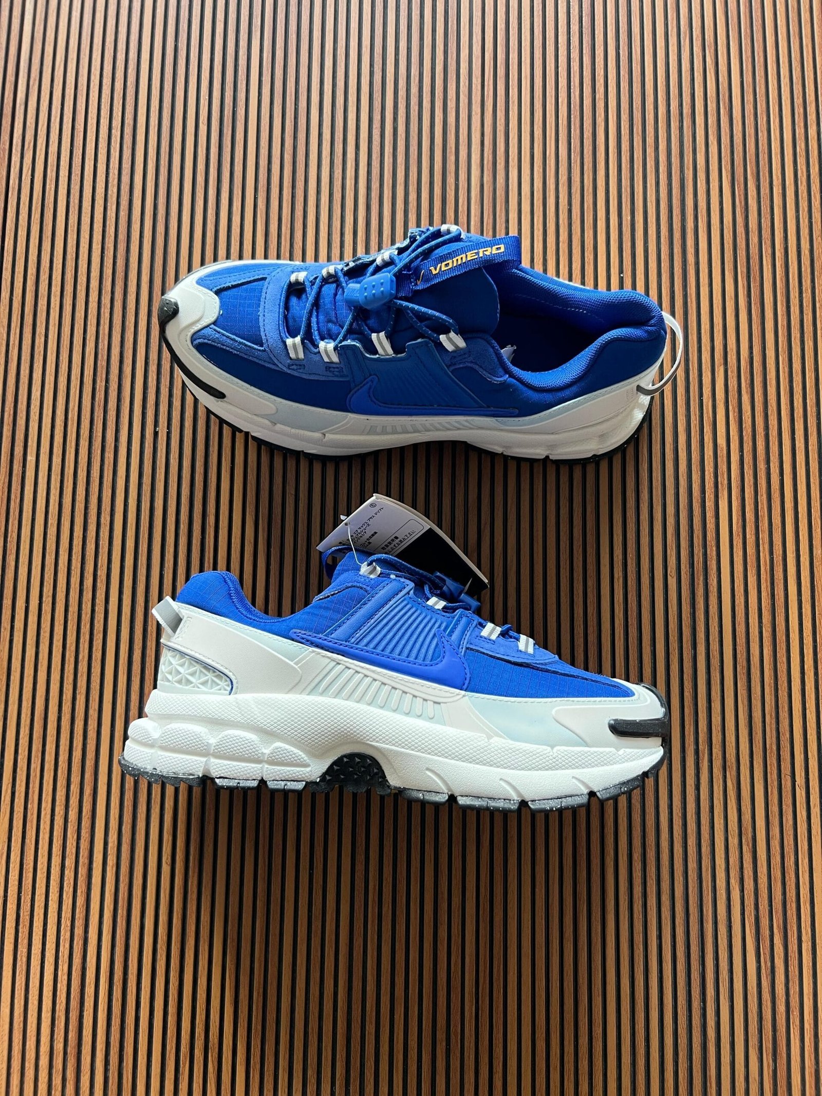 Zoom Vomero Roam Sneakers On Sale 2 Colors (3)