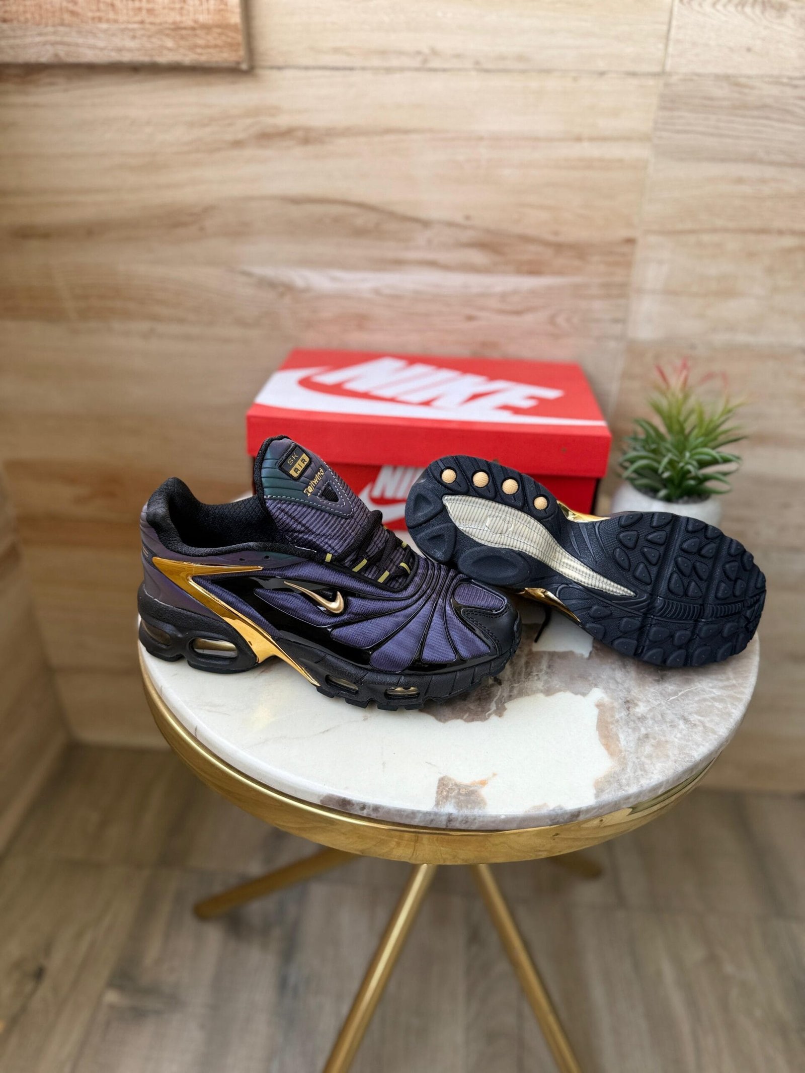 Tailwind Tn Plus Sneakers On Sale For Boys (2) Tailwind Tn Plus Sneakers On Sale For Boys (2)