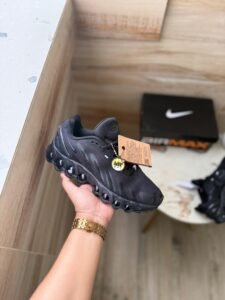 Dn8 Black Crimson Sneakers For Boys (3)