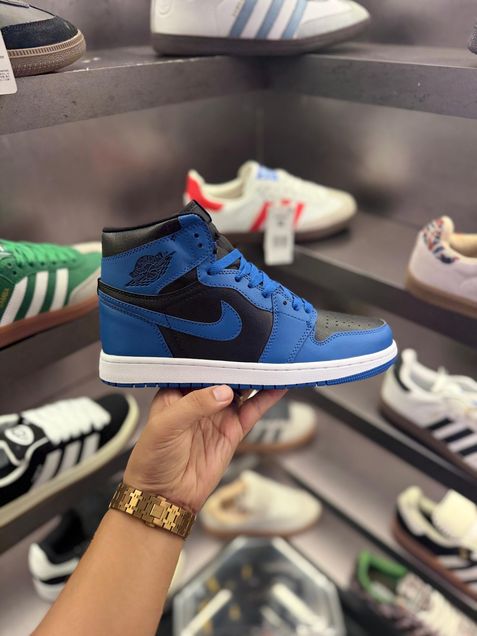 Retro One Mid Marina Blue Sneakers In Stock (4)
