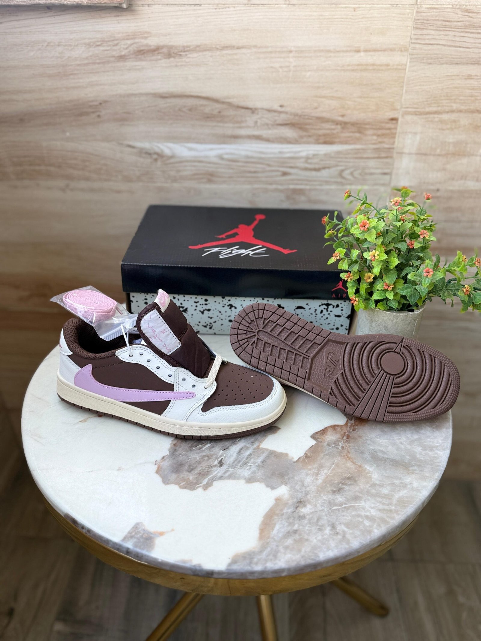 Retro One Travis Scott Low Reverse Mocha (2)