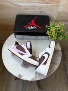 Retro One Travis Scott Low Reverse Mocha (4)