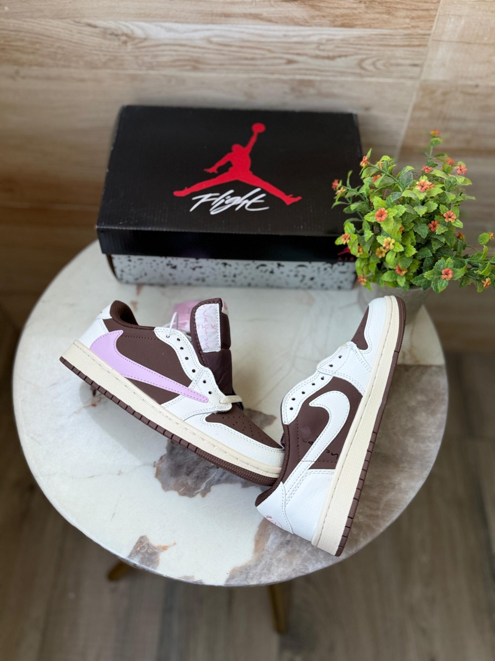 Retro One Travis Scott Low Reverse Mocha (4)