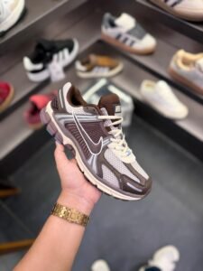 Zoom Vomero Earth Fossil Sneakers Grab Now (2)